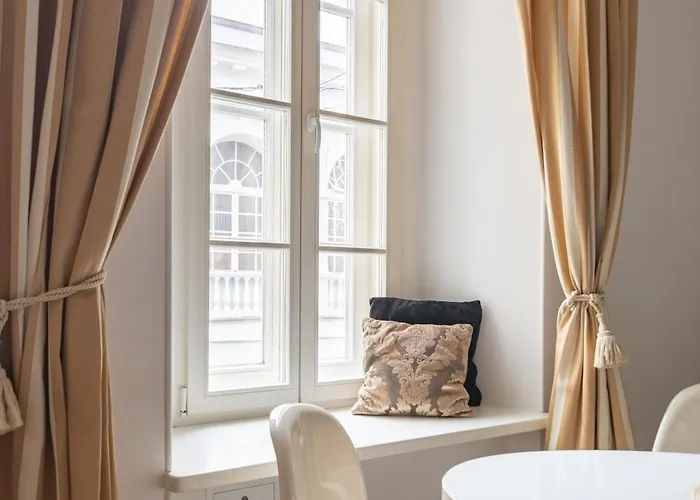 Old Town Luxury Self Check *