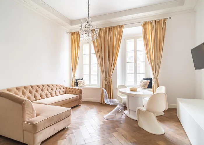 Old Town Luxury Self Check *