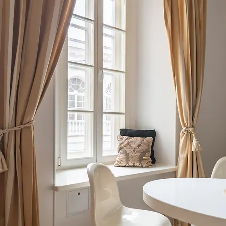 Old Town Luxury Self Check *