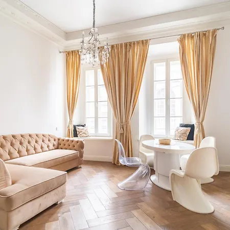 Old Town Luxury Self Check *